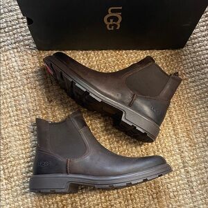 UGG Men's Dark Brown Chelsea Boot NEW IN BOX